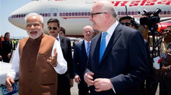 Nerendra Modi greeted by Attorney General  George Brandis ahead of the G20